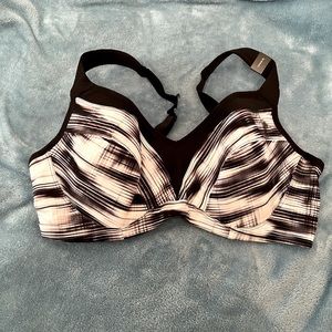 NWT Torrid active sports bra 42C